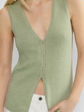 NWT: Wilfred Knit Vest